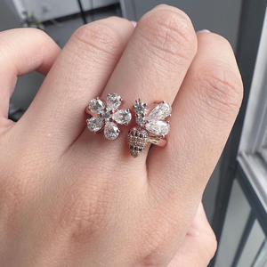 Magnifique bague abeille en or massif avec diamant blanc taille poire, bijou d'anniversaire inspiré de la nature, cadeau pour femme - Product Image 2