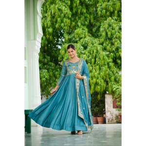 Vestido de Noche de Satén de Seda Vichitra con Bordado Floral en Línea A y Dupatta - Product Image 4