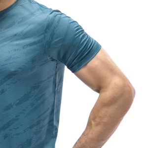 เสื้อยืดออกกำลังกายสีน้ำเงินโอเชียนบลูแห้งเร็วสำหรับผู้ชาย ระบายอากาศได้ดี ยืดได้ 4 ทิศทาง เย็บแบบโอเวอร์ล็อค เหมาะสำหรับออกกำลังกาย วิ่ง และเล่นกีฬา - Product Image 5