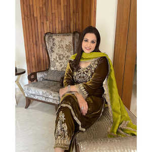 Hermoso Conjunto de Traje Bordado para Fiestas con Accesorios Étnicos - Product Image 2