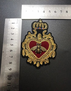 Badges personnalisés OEM faits main en fil de métal, broderie à la main tendance, badges en fil d'or et d'argent, patch de blason en tissu sergé - Product Image 5