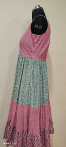 Robe midi sans manches coupe trapèze avec ourlet plissé superposé, imprimé géométrique rose et vert, tenue décontractée d'été - Product Image 5