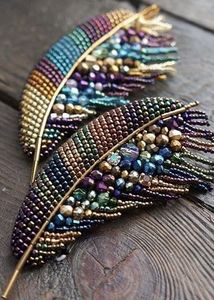 Broche de revers unique faite à la main, brodée et perlée, pour manteaux, écharpes et chapeaux – Broche artisanale de luxe brodée avec - Product Image 4