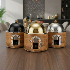 Ensemble de réchauds en bois avec supports en forme d'arche incrustés et couvercles en dôme martelé, finitions noir, or et argent, idéal pour les mariages - Product Image 6