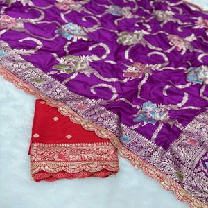 Sari de Seda Dola Premium VASTRA COTTAGE con Tejido Zari Intrincado, Acabado Teñido a Mano y Borde de Encaje Festoneado Bordado - Product Image 4