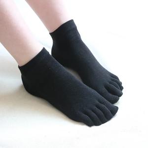 Chaussettes à 5 doigts pour femmes, chaussettes courtes en coton à bout fendu, couleur unie, chaussettes d'affaires absorbant la transpiration, 4 saisons - Product Image 3