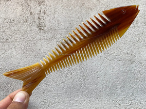 Peine de cuerno de Búfalo con logotipo personalizado de alta calidad estilo pez, cepillo para el cabello, peine de cuerno Natural al por mayor, el mejor diseño para uso doméstico - Product Image 5