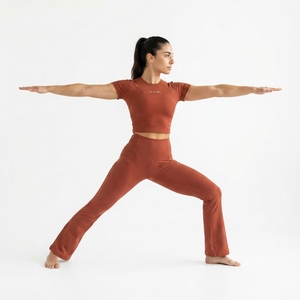 Conjunto Deportivo de Dos Piezas para Mujer: Top Corto de Manga Corta y Pantalones de Yoga de Cintura Alta y Pierna Ancha - Product Image 4