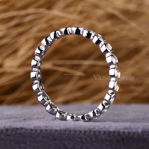 Bague de mariage Vana Jewels B17 en or massif 14 carats avec diamant de laboratoire certifié IGI, sertie de saphirs, entièrement sertie, empilable et assortie - Product Image 5
