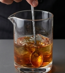 Cuillère à cocktail artisanale rustique en métal de qualité supérieure avec finition mate – Outil élégant pour mélanger les cocktails - Product Image 2