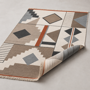 Alfombra Geométrica Abstracta de Lana Color Marfil Taupe, Moderna, con Diseño de Diamantes en Patchwork, Antideslizante, Ecológica, con Detalles en Color Carbón y Óxido - Product Image 6