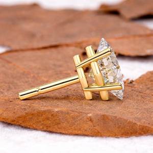 Boucles d'oreilles clous en diamant de laboratoire taille princesse 1 carat, or jaune 18 carats, pour femme, idéales pour mariage et fiançailles, forte demande - Product Image 4