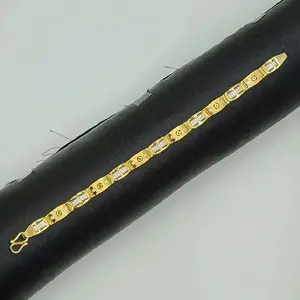 Bracelet pour homme en or 22 carats, élégant et luxueux, pour un usage quotidien, avec un design à maillons texturés et cloutés, finition haut de gamme - Product Image 1