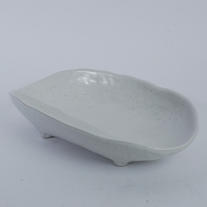 Assiette de service ovale en céramique ondulée ivoire moucheté, design Japandi, faite à la main, passe au lave-vaisselle, pour restaurant, café, HORECA, vaisselle de table - Product Image 2