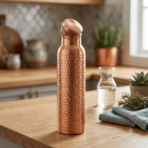 Elegante Botella de Bebidas de Cobre Martillado, Diseño Ayurvédico Tradicional, Perfecta para el Hogar, la Oficina y el Estudio de Yoga - Product Image 2