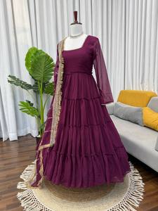 Vestido Anarkali Tradicional Color Borgoña, Largo Hasta el Suelo, con Dupatta, Cuello Cuadrado, Plisado, para Bodas Indias y Pakistaníes, Graduaciones y Fiestas - Product Image 4
