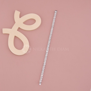 Elegante brazalete de diamantes de corte redondo con diamantes creados en laboratorio con claridad VVS para mujeres, de la India. - Product Image 3
