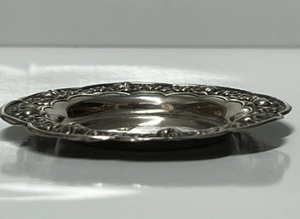 Plato de Metal Antiguo Resistente, Estilo Victoriano de Lujo, Moderno Barroco con Borde en Relieve de Hojas, para Bodas y Cenas - Product Image 2