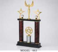 Trophée en métal moulé sous pression doré de grande taille avec design étoilé, colonnes rouges mouchetées, impression UV, gravure laser pour les récompenses des événements sportifs