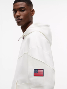 Sweat-shirt à capuche blanc pour homme, coupe classique, poche kangourou sur le devant, logo drapeau sur la manche gauche, haut décontracté - Product Image 5