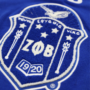เสื้อสเวตเตอร์คอวีสีน้ำเงินขาว Zeta Phi Beta ปักตัวอักษรกรีก ZPB สำหรับผู้หญิง แต่งขอบยางยืด เสื้อถักคุณภาพพรีเมียม - Product Image 4
