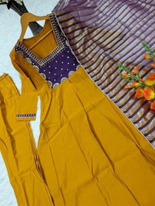 Conjunto de Pantalón y Kurta Anarkali de Viscosa para Mujer con Dupatta a Rayas, Elegante, Festivo, Ropa Étnica para Fiestas - Product Image 6