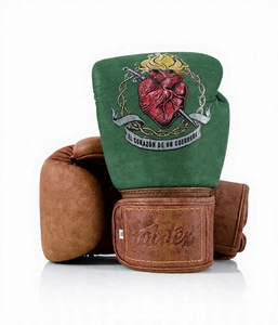 Gants de boxe en cuir Fairtex vert, dernier modèle, très demandés, avec sangles réglables auto-agrippantes pour le kick-boxing et les arts martiaux - Product Image 1