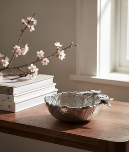 Objet décoratif sculptural d'art en argent texturé, style minimaliste contemporain, en forme de récipient, pour commande en gros, en stock - Product Image 4