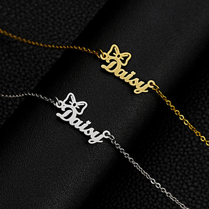 Collier Pendentif en Acier Inoxydable Plaqué Or, Design Nœud, Personnalisable avec Nom ou Mot, Bijou Charme pour Femme, Vente en Gros - Product Image 6