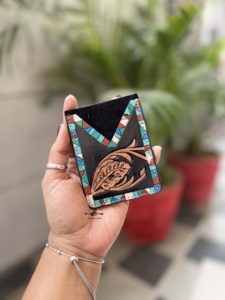 กระเป๋าหนังใส่บัตรเครดิตสไตล์ตะวันตกสำหรับทุกเพศ, กระเป๋าใส่บัตรเอทีเอ็มงานแกะสลักด้วยมือดีไซน์ไม่เหมือนใคร - Product Image 2