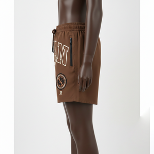 กางเกงขาสั้นวินด์เบรกเกอร์สำหรับผู้หญิง ผ้าไนลอนพรีเมียม สีน้ำตาลล้วน พร้อมปักโลโก้ด้วยไหมเชนีล และแผ่นปะลาย PVC - Product Image 3