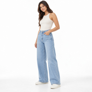 Jeans à taille haute et jambes larges pour femmes - Coupe décontractée, denim bleu clair, pantalon pour tous les jours - Product Image 3