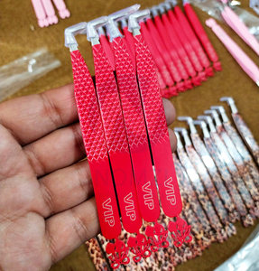แหนบต่อขนตาแบบมืออาชีพ สีแดงชมพู ลายเชอร์รี่ งอ 90 องศา สำหรับต่อขนตาแบบวอลลุ่ม ปลายแหลม บรรจุกล่อง - Product Image 6
