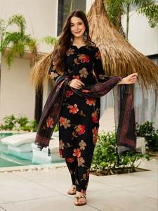 Découvrez la gamme vibrante de Kurti semi-cousus de couleur noire à col rond Summer Comfort / Ensembles de Kurti de haute qualité en gros - Product Image 2