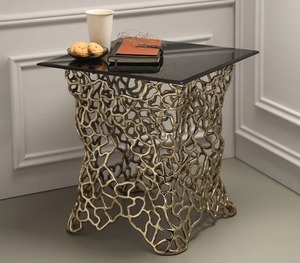 Mesa Auxiliar Metálica con Bandeja Dorada, Diseño Contemporáneo para Decoración de Sala de Estar, en Oferta - Product Image 4