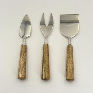 ชุดมีดสไลซ์ชีสแบบดีลักซ์ 3 ชิ้น ทำจากสแตนเลส พร้อมด้ามไม้ เหมาะสำหรับเป็นของขวัญ ใช้จัดเลี้ยง และโชว์ - Product Image 1