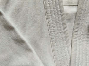 Costumes de karaté 100% coton de qualité supérieure vêtements et vêtements d'arts martiaux d'entraînement confortables - Product Image 2