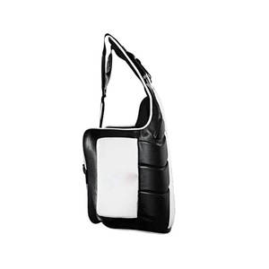 Protège-poitrine personnalisé conçu avec un rembourrage doux et une fixation réglable pour l'entraînement sportif - Product Image 4