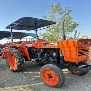 Tracteur agricole Kubota L2201 4x4, machine agricole robuste conçue pour les travaux lourds, adapté au labour et à la récolte. - Product Image 5