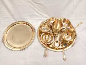Juego de Platos Redondos de Latón Vintage con Patrón de Plantas Grabado, Vajilla Metálica Hecha a Mano para Regalo de Boda y Uso Doméstico - Product Image 4