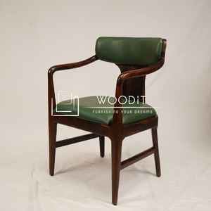 เก้าอี้รับประทานอาหารไม้หุ้มหนังแท้สำหรับโรงแรม คาเฟ่ และร้านอาหาร ดีไซน์หรูหราทันสมัย ปี 2026 พร้อมที่วางแขน - Product Image 1