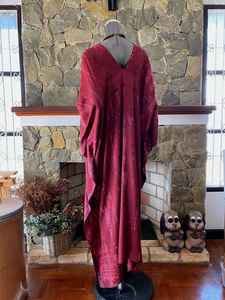 Vestido Maxi Tipo Caftán de Rayón con Estampado Shibori Color Vino Tinto, Estilo Boho, Corte Holgado, Ropa de Playa para Mujer - Product Image 4