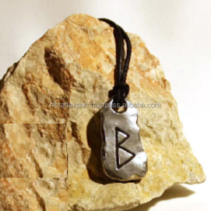 RFCrafts vente en gros de haute qualité améthyste Rune pendentif diamant croix-forme métal gravé chrétien religieux pour les fêtes - Product Image 1