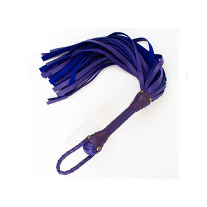 Fouet en cuir avec poignée tressée violette et anneau métallique - Product Image 1