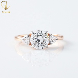 Bague de fiançailles de luxe en moissanite, or rose 14 carats, trois pierres, coupe ronde, bague de mariage bicolore en diamant - Product Image 1