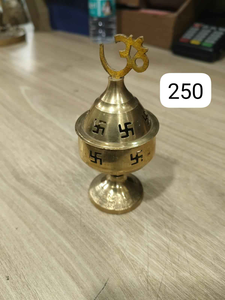 Lampe à huile Diya en laiton massif de qualité supérieure avec un design moderne pour Noël, la maison, le temple, la fête de Pooja, les cadeaux, la décoration - Product Image 5