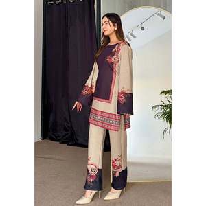 ชุดเซ็ตแฟนซีลำลองพร้อมเสื้อแขนสามส่วนผ้าริบพิมพ์ลายดิจิทัลสวยงาม - Product Image 4