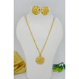 Ensemble de pendentifs de mode Designer Traditionnel Afrique Dubai Export Alliage plaqué or Pendentif Boucle d'oreille Chaîne Bijoux traditionnels tendance - Product Image 3