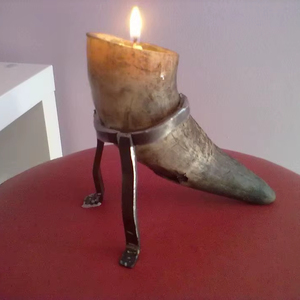 Decoración de Velas con Forma de Cuerno Hechas a Mano - Product Image 1