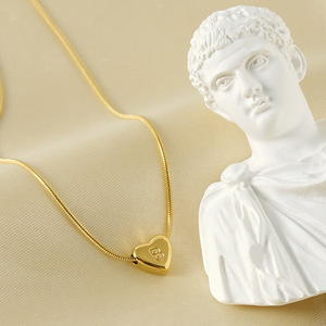 Chaîne de clavicule en forme de cœur de style européen et américain, pendentifs de mode, breloques, chaîne serpent, lettres anglaises d'amour - Product Image 4